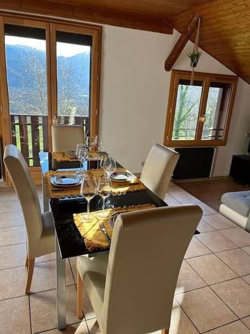 Gîte pour 4 personnes, avec vue ainsi que jardin et balcon à Marignier
