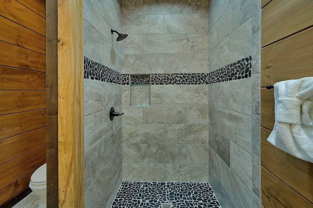 Luxury Pool Cabin w Theater | Firepit | Hot tub in Waldens Creek, Sevier County