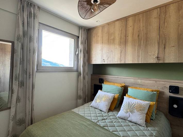 Apartamento entero, Hermoso T2 renovado, aire acondicionado, estacionamiento, balcón - Vista ciudad y montañas in Aix-les-Bains, Chambéry region