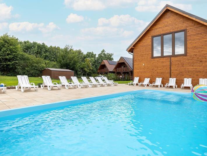 Ferienhaus für 6 Personen, mit Terrasse und Garten sowie Pool