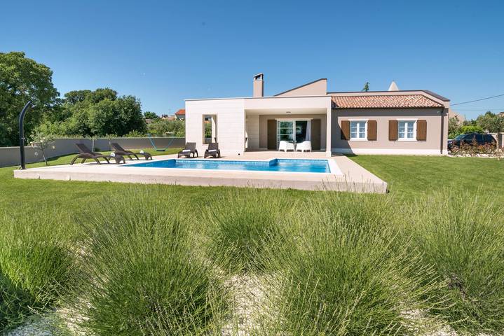 Villa pour 6 personnes, avec jardin ainsi que piscine et terrasse à Kavran - 3