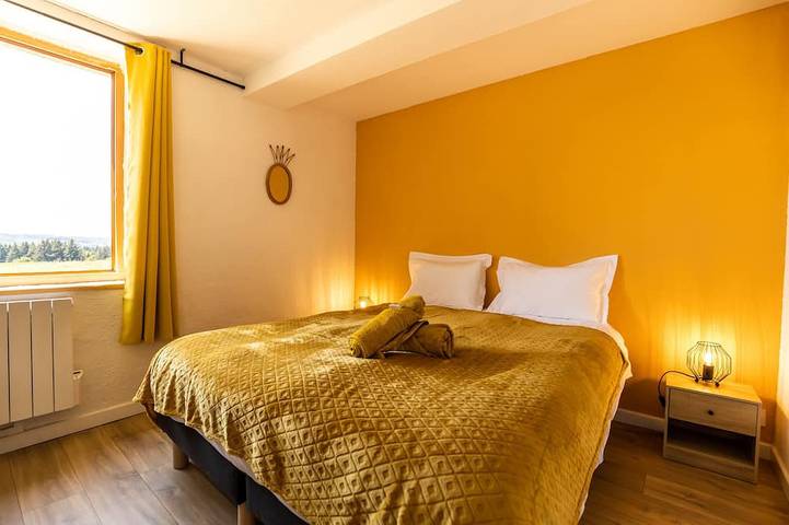 Gîte pour 15 personnes, avec jardin ainsi que sauna et piscine à Augerolles - 4