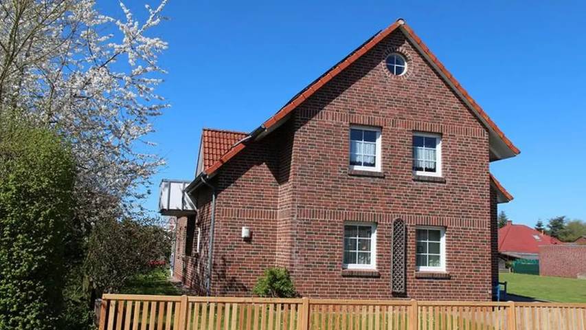 Ferienhaus für 8 Personen, mit Balkon und Garten sowie Sauna