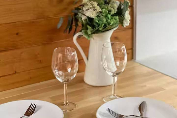 Intimate and exclusive penthouse cabin with jacuzzi, terrace and barbecue in Barcelona Centre, Barcelona