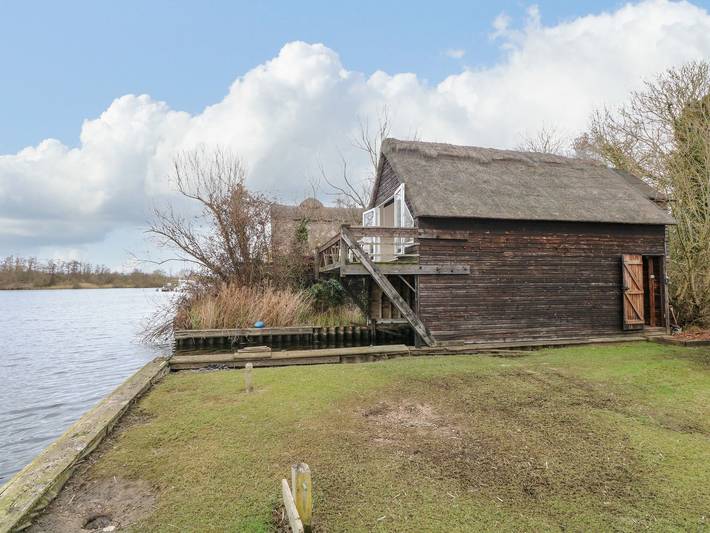 Entire studio, Cygnus Boathouse in South Walsham, The Broads