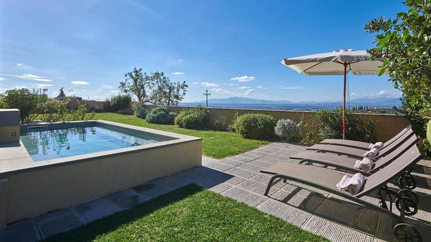 Villa pour 4 personnes, avec piscine ainsi que jardin et terrasse, animaux acceptés à Vinci - 2