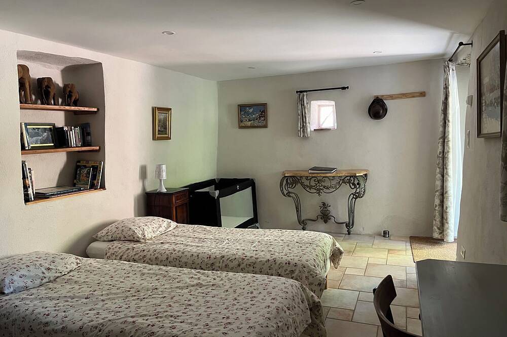 Welcoming 1-bedroom cottage in charming Bagard perfect for relaxing getaway in Bagard, Cevennen