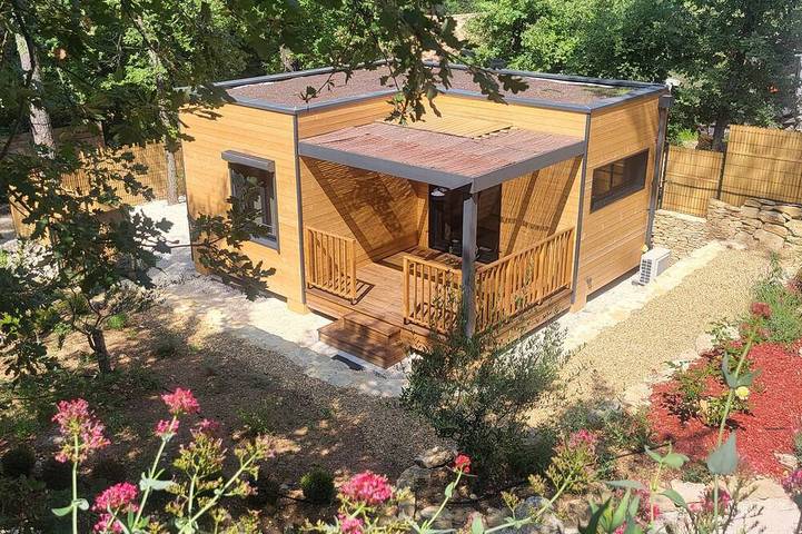 Gîte pour 3 personnes, avec piscine à Faucon