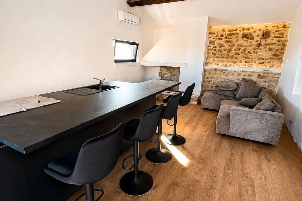 Appartement entier, Appartement avec terrasse au cœur du Castellet in Le Castellet, Côte méditerranéenne (France)