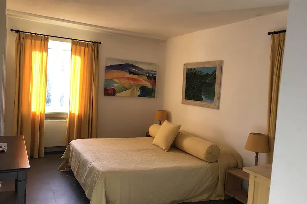 Ganze Wohnung, Geräumiges und helles Penthouse-Apartment mit Terrasse mit Meerblick in Ansedonia, Orbetello