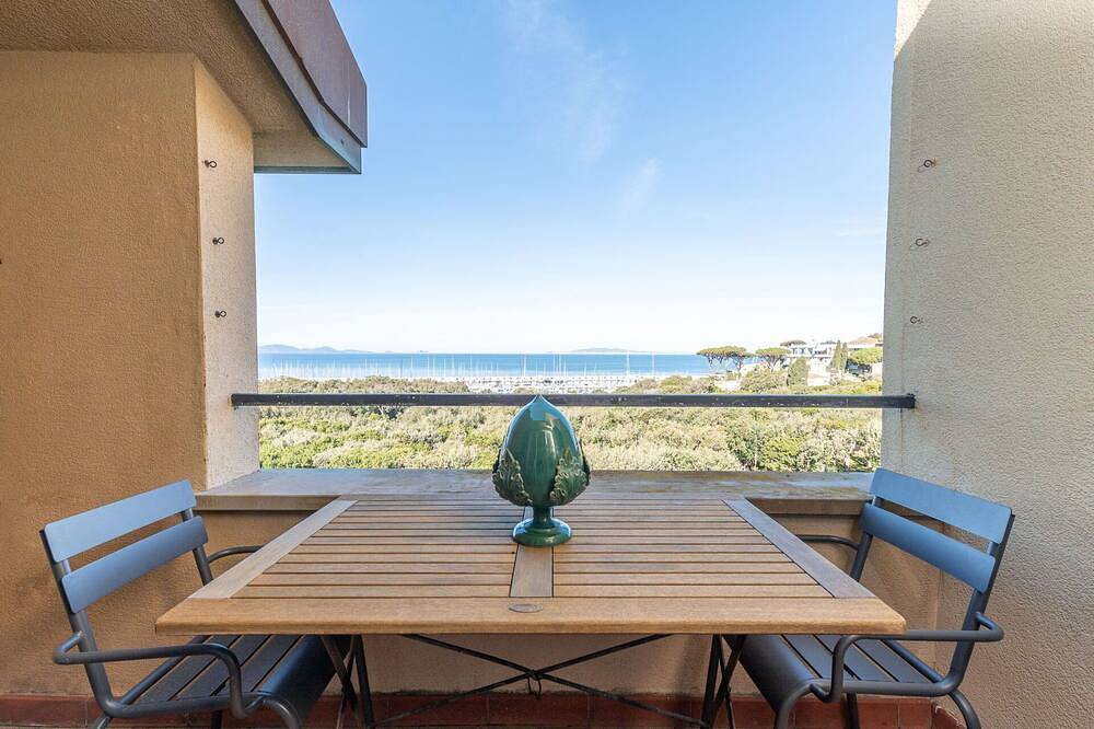 Entire apartment, Nice apartment for 10 people with Wifi, Tv, balcony, pets allowed and parking in Castiglione della Pescaia, Grosseto Province