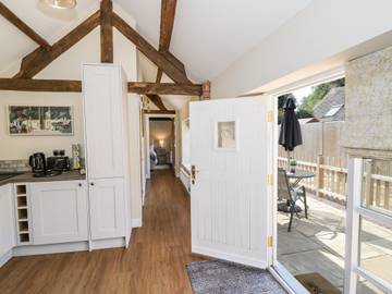 Log Cabin for 2 People in Hinckley and Bosworth, Leicestershire, Photo 3