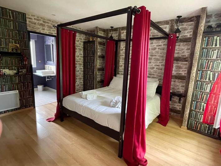 Chambre d’hôte pour 2 personnes, avec terrasse dans Asnières-sur-Nouère