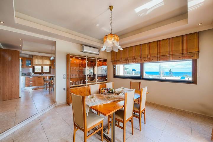 Ferienhaus für 13 Personen, mit Whirlpool und Terrasse sowie Garten auf Rhodos - 4