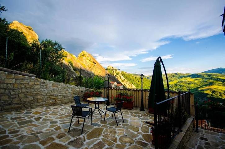 Casa vacanza per 2 persone, con panorama e terrazza in Castelmezzano