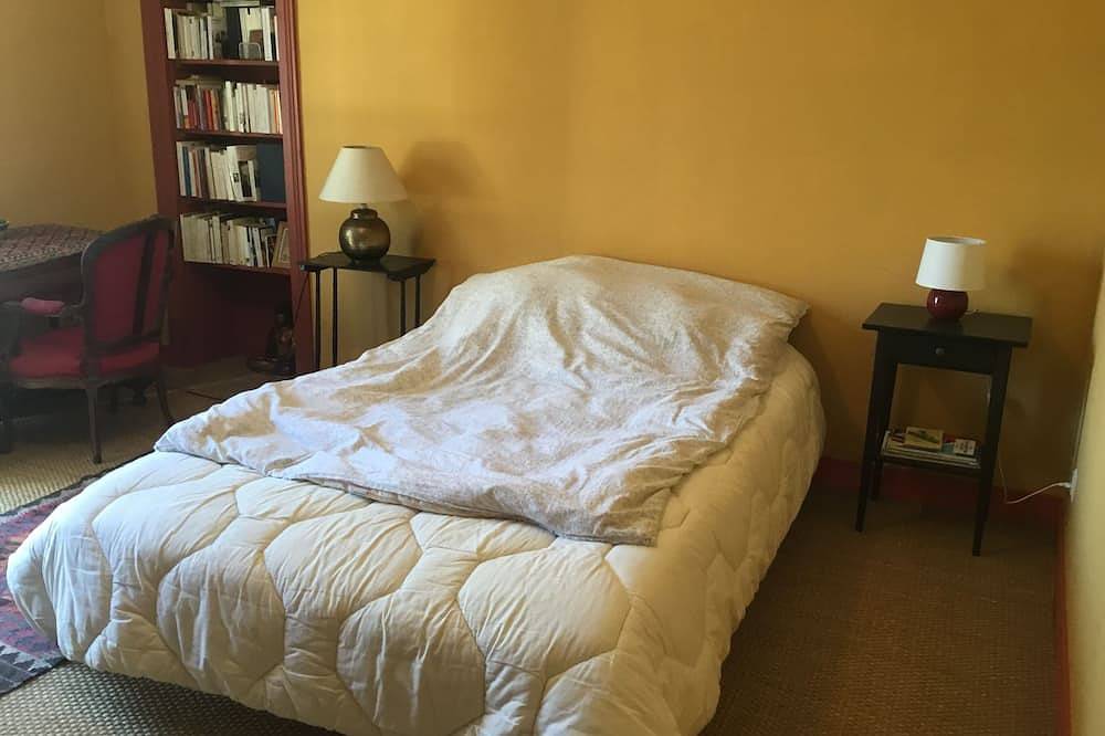 Apartamento entero, Maison Ancienne Mitoyenne, 17 km de Bordeaux, 25 km D'arcachon in Pessac, Región de Burdeos