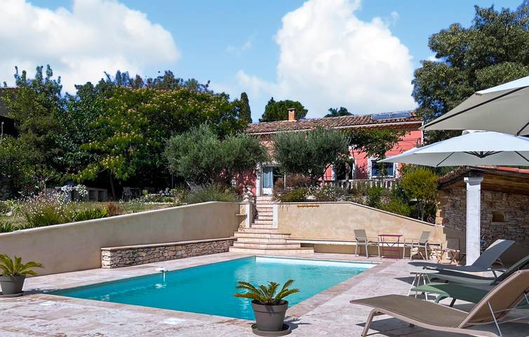 Location de vacances pour 8 personnes, avec piscine ainsi que jardin et terrasse à Rochefort-du-Gard - 2