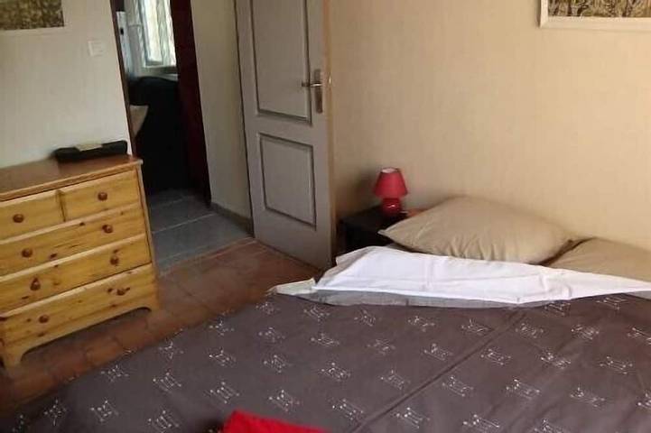 Location de vacances pour 3 personnes, avec piscine ainsi que terrasse et jardin à Velleron - 3