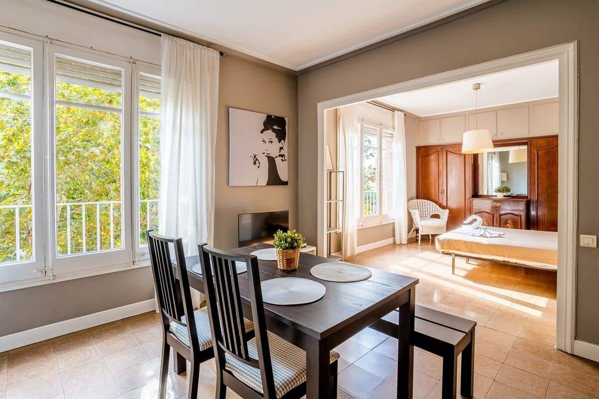 Entire apartment, Sants Estacio - Modern and comfy 4Bd for 8 guests in Barcelona Centre, Barcelona