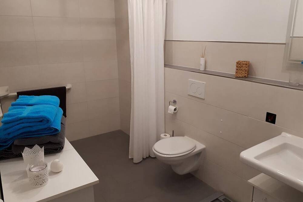 Ganze Wohnung, Ferienwohnung Thönnes - 2-Bett-Ferienwohnung Dusche/Wc, 1 Schlafraum in Oberstadtfeld, Vulkaneifel