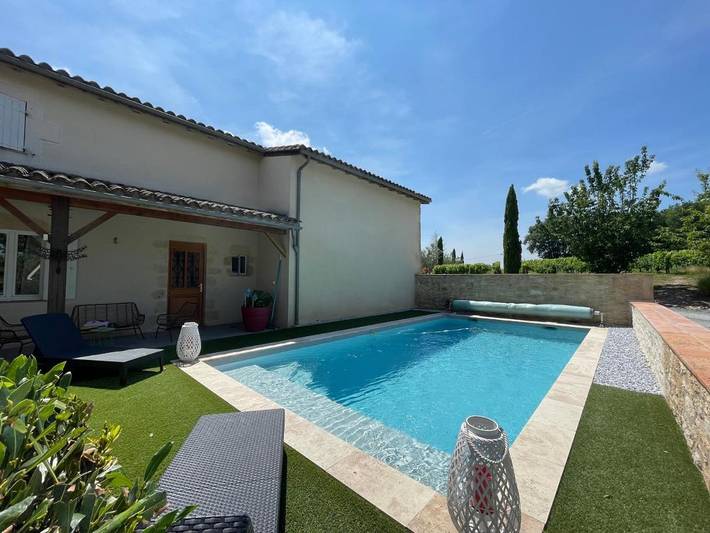 Location de vacances pour 8 personnes, avec piscine ainsi que vue et jardin à Massugas