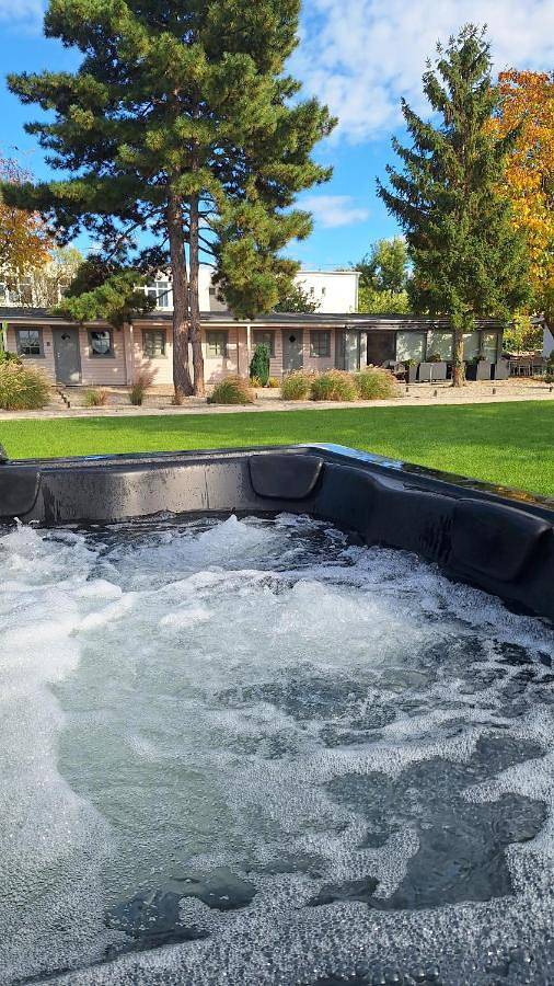 Ferienwohnung für 4 Personen, mit Whirlpool und Pool sowie Garten, kinderfreundlich in Plattensee Ostufer