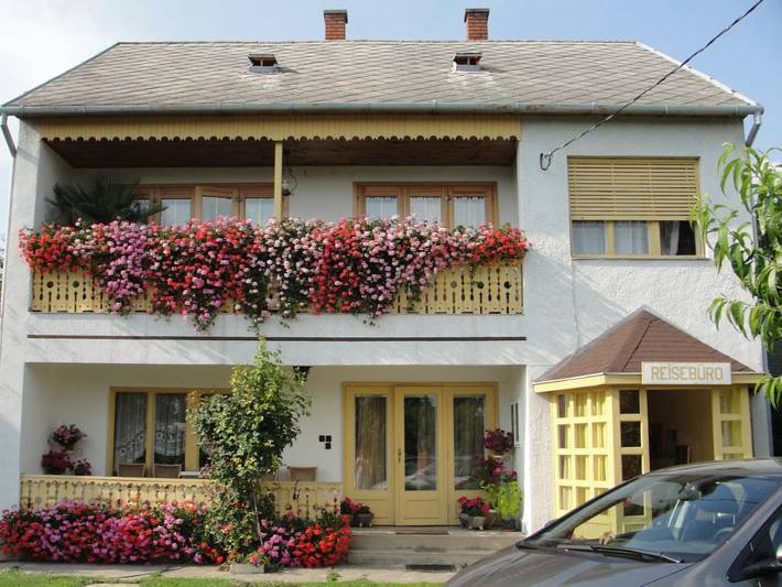 Ferienhaus für 7 Personen, mit Balkon und Terrasse sowie Garten und Seeblick