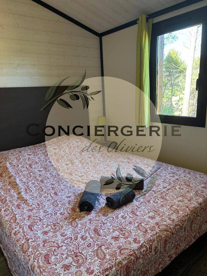 Appartement entier, Two-Bedroom Apartment in Solliès-Toucas, Côte méditerranéenne (France)