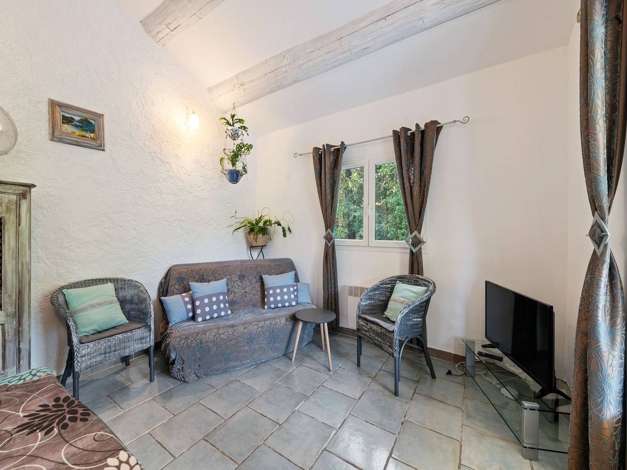 Tastefully furnished villa with terrace, private swimming pool near of Lambesc. in Lambesc, Region de Aix-en-Provence