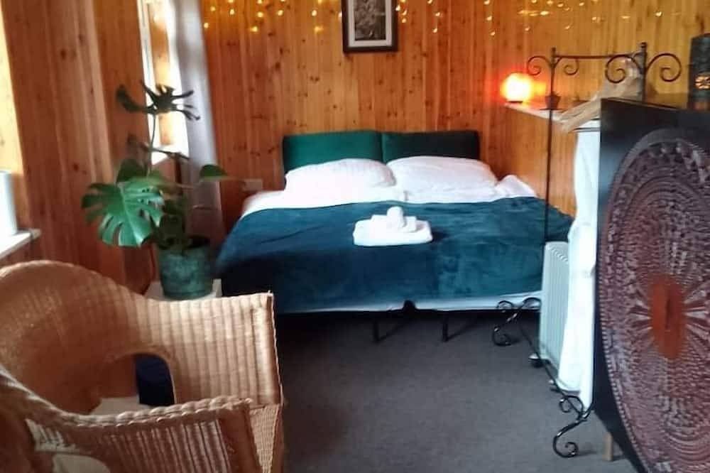 Pilgrims of the Goddess - Chalet in Glastonbury, Somerset