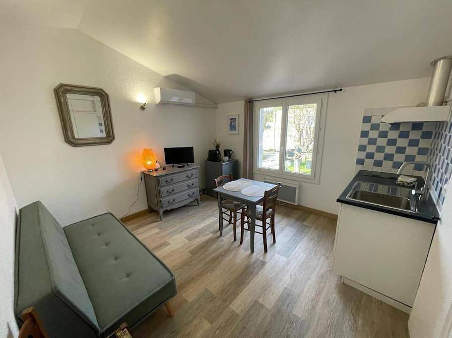 Appartement entier, One-Bedroom Apartment in Goudargues, Région de Nîmes