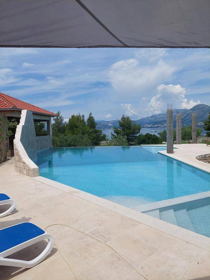 Villa for 5 people, with Balcony and Terrace as well as Garden and Pool in Cavtat