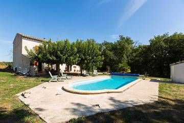 Location de vacances pour 6 personnes, avec jardin et piscine à Cestayrols