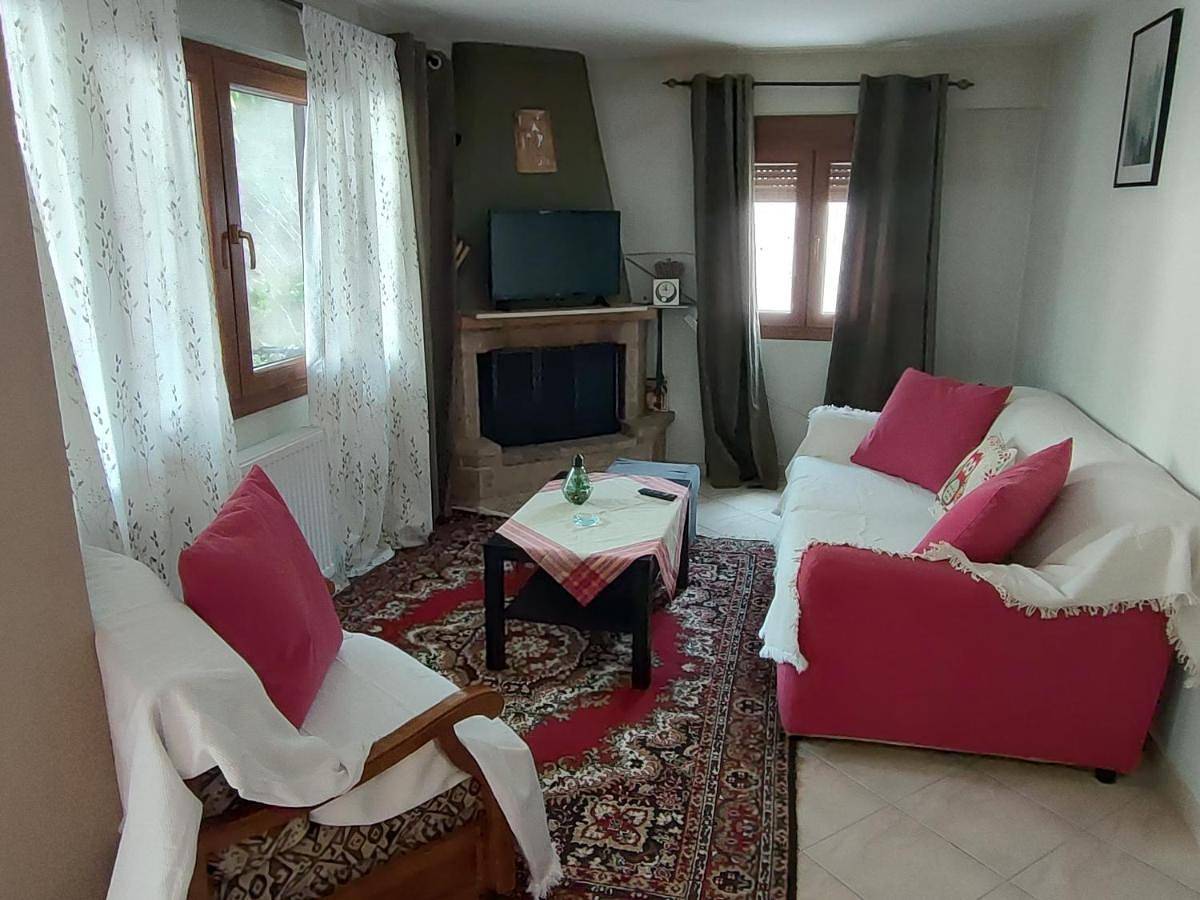 Apartamento entero, One-Bedroom Apartment with Balcony and Mountain View in Eptalofos, Región de Phocis
