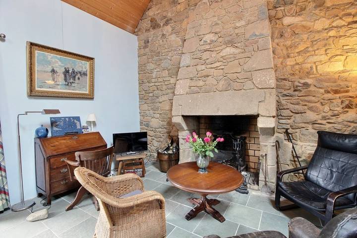 Gîte pour 4 personnes, avec jardin et terrasse à Plougrescant - 4