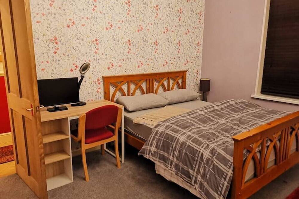 Cheerful 2 bedroom cottage with Indoor Fireplace in Sunderland