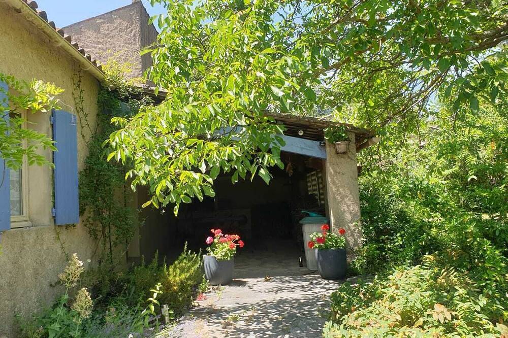 Provençal house with swimming pool Luberon in pretty village of Luberon in Reillanne, Regionaler Naturpark Luberon