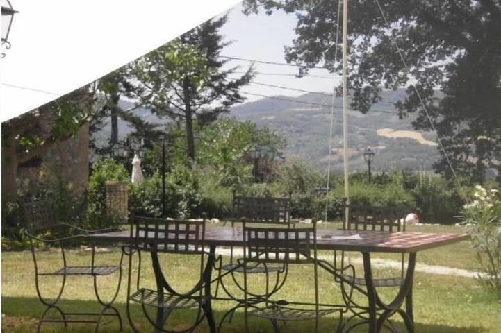 Agriturismo per 4 persone, con piscina e giardino in Umbertide