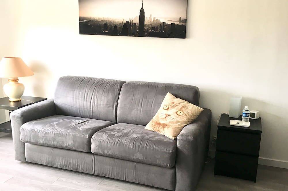Appartement entier, Confortable, calme et idéal pour visite de Paris à deux in Maisons-Laffitte, Yvelines