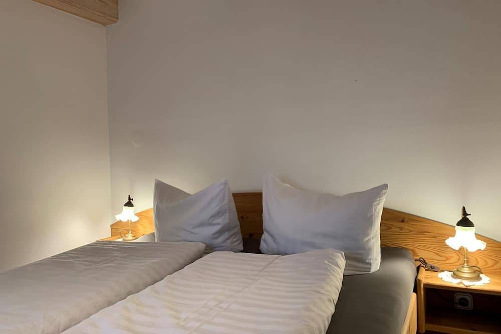 Ganze Wohnung, Helle Gartenwohnung mit eigenem Terrassenplatz in Nebel, Amrum