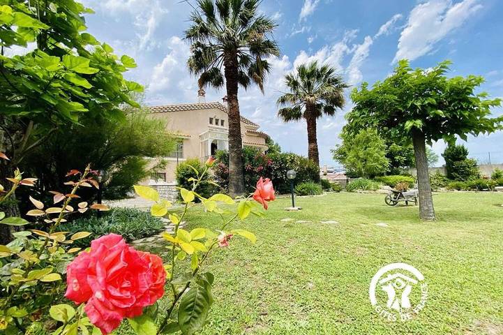 Location de vacances pour 4 personnes, avec jardin à Villemoustaussou