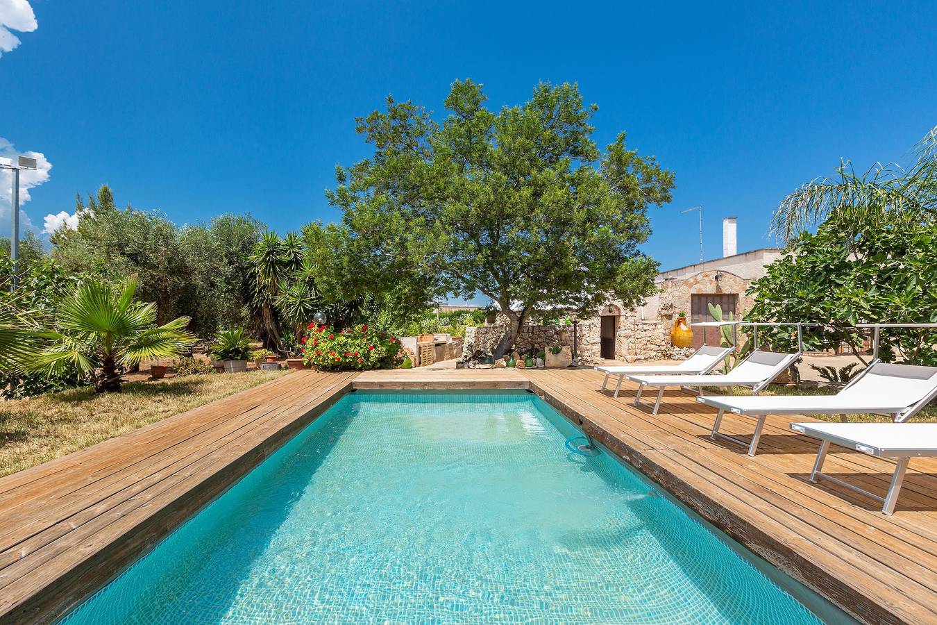 Trullo für 8 Personen mit Garten in San Michele Salentino, Salento