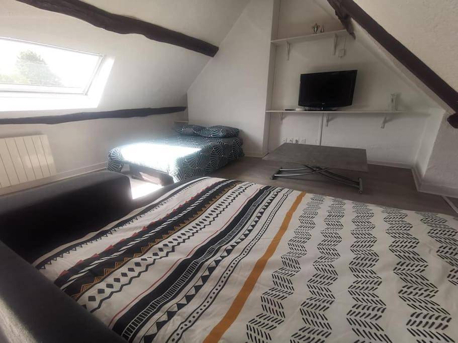 Appartement entier, One-Bedroom Apartment in La Chapelle-en-Serval, Oise