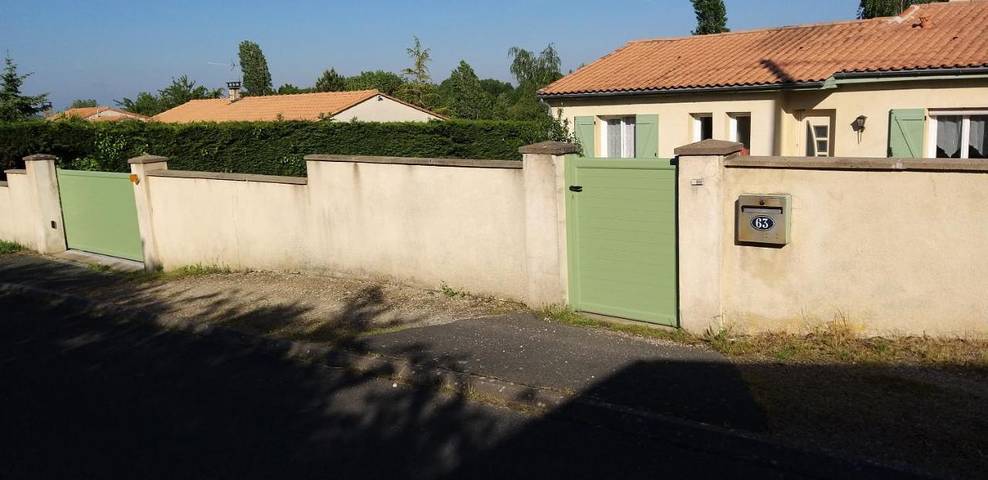 Gîte pour 2 personnes, avec terrasse ainsi que jardin et vue à Nanteuil