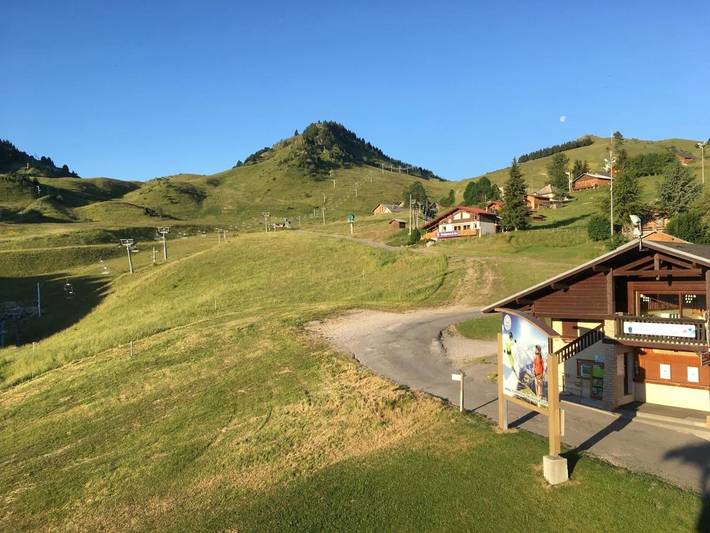 Hôtel pour 2 personnes, avec vue ainsi que sauna et jardin, animaux acceptés à Bellevaux - 3