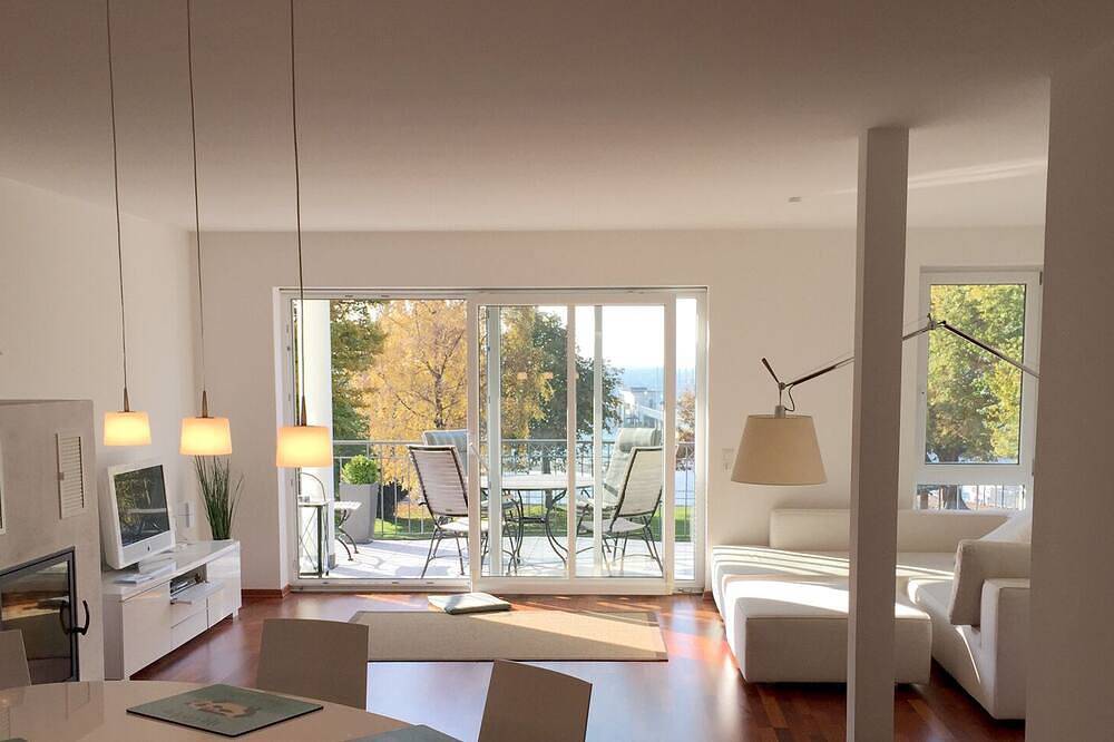 Ganze Wohnung, Ferienwohnung Seeblick-exklusive Wohnung in erster Reihe mit Balkon und Seeblick in Nonnenhorn, Bayerisch Schwaben