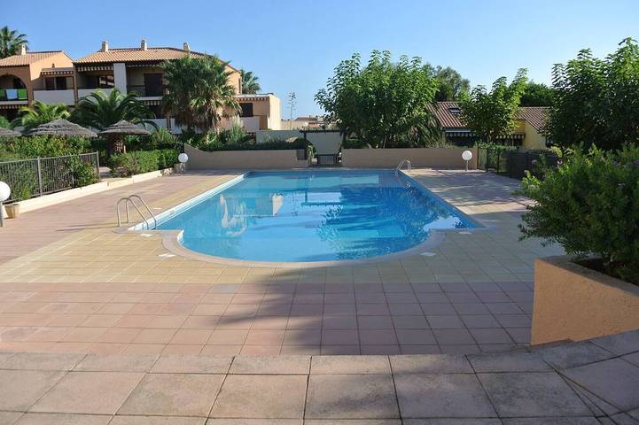 Ferienwohnung für 4 Personen, mit Terrasse und Garten sowie Pool in Giens