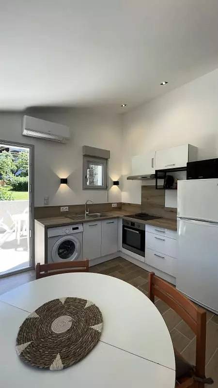 Ganze Wohnung, Charmante Wohnung mit Terrasse und Parkplatz in der Nähe von Charavines (700m) in Charavines, La Tour-du-Pin und Umgebung