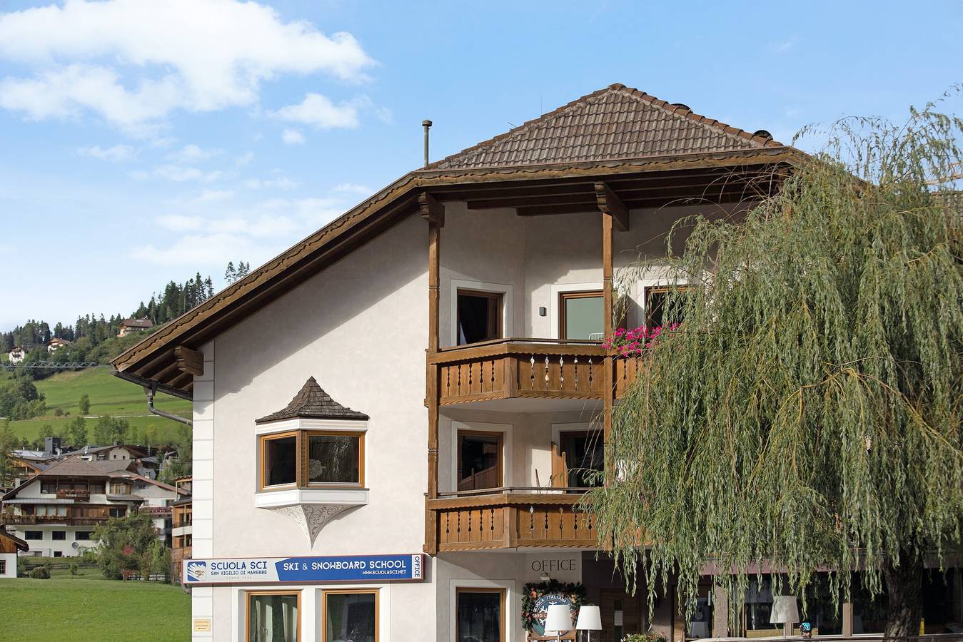 Ganze Wohnung, Ferienwohnung "Rosalpina 4" in der Mitte des Skigebiets mit Bergblick, Wlan & Balkon in San Vigilio di Marebbe, Enneberg