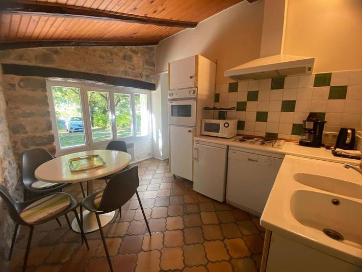 Location de vacances pour 4 personnes, avec jardin à Saint-Georges-de-Luzençon - 4